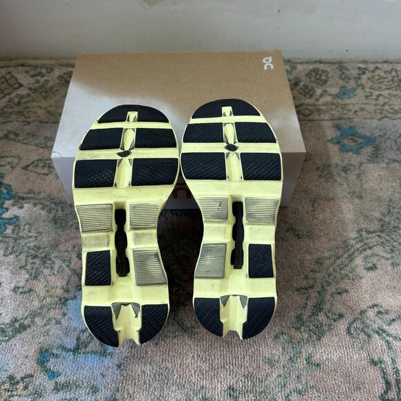 On Cloundmonster Women's Sneakers, Size 7 - sold out colorway! - Picture 4 of 6